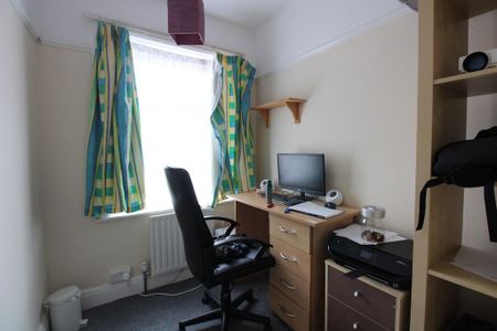 4 bedroom semi-detached house to rent - Photo 5