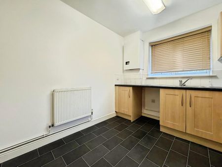 3 bedroom semi-detached house to rent - Photo 5