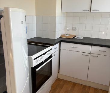 WALNUT TREE, MILTON KEYNES - 1 BEDROOM - Photo 5