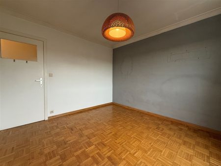 Centraal gelegen appartement met 2 slaapkamers. - Photo 2