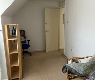 Room in a Shared Flat, Sovereign Close, E1W - Photo 5