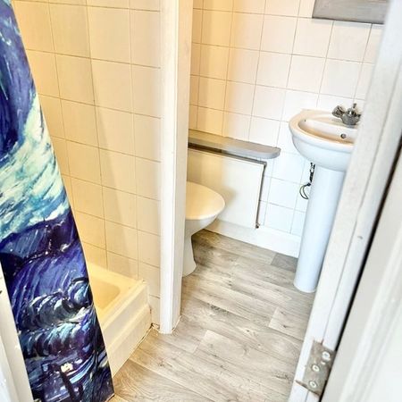 Studio Flat, Grays Inn Road, WC1X - Photo 3