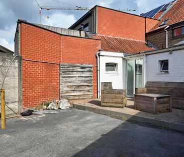 Gezellige stadswoning te huur met ruime garage en parking! - Photo 1