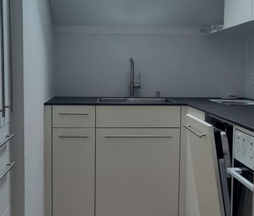 frisch renovierte 2-Zimmer-Dachwohnung - Photo 2