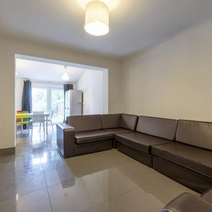 8 bedroom house to rent - Photo 1