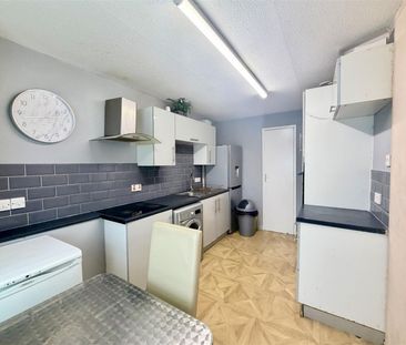 2 Bedroom Apartment To Let - Photo 2