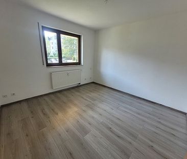 Tolle 2-Raumwohnung mit Balkon & Tiefgaragenstellplatz in Schlossch... - Photo 1