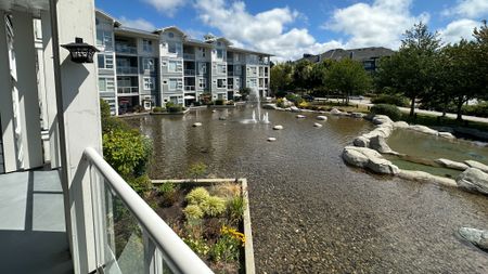 Exceptional 2 Bed + Den Condo W/ Stunning Pond Backed Balcony In Richmond. - Photo 3