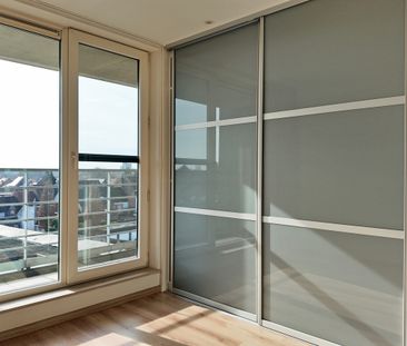 Lichtrijk appartement met panoramisch uitzicht op de Markt van Eeklo! - Photo 1