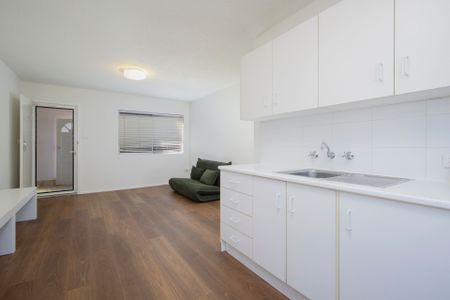 Beachside Living in a Super Cute 2 Bedroom! - Photo 5