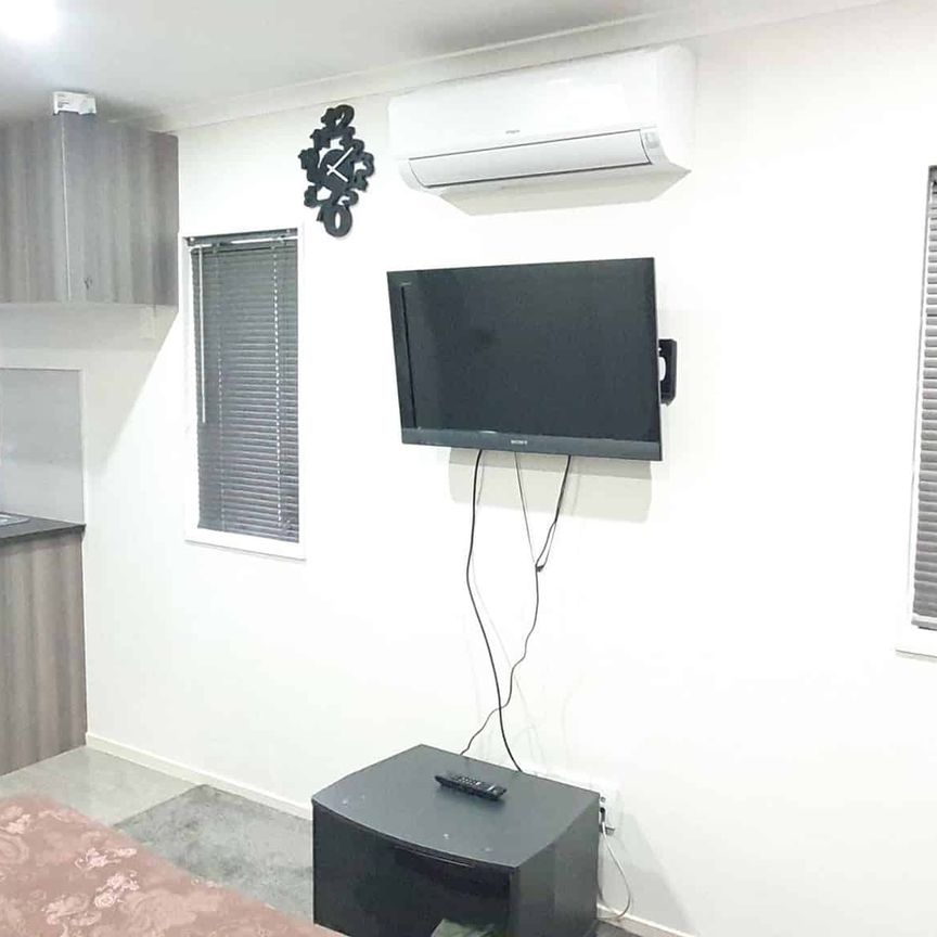 Partly furnished studio apartment for rent - Photo 1
