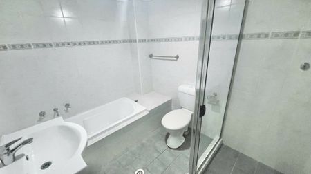 WELL PRESENTED GROUND FLOOR 2 BEDROOM UNIT! - Photo 5