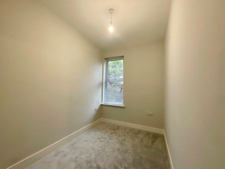 2 bedroom Mid Terraced House to let - Photo 4