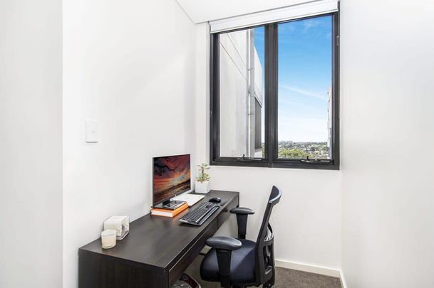 One Bedroom + Study In Convenient Location - Photo 1