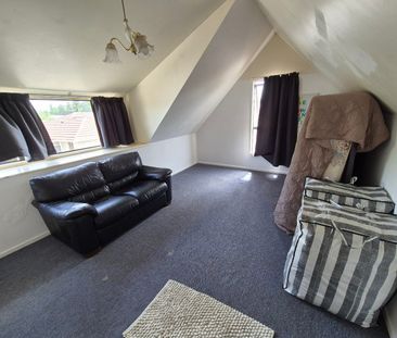 Two storey family home - Photo 1