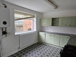 3 Bed Terraced House, Wilmur Avenue, M7 - Photo 4