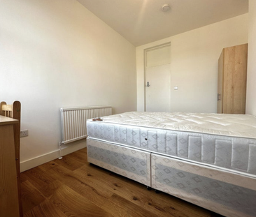 1 bedroom in a flat share to rent - Photo 4