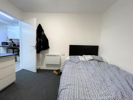 2 bedroom flat to rent - Photo 4