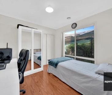 17 Everwin Drive, Werribee VIC 3030 - Photo 3
