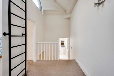 2 Bed Flat - Photo 3