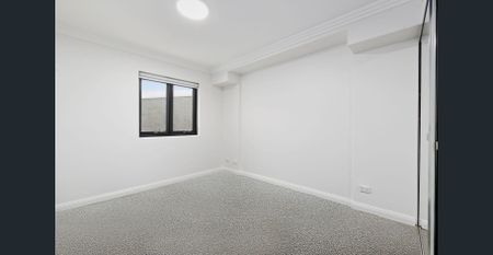 EXECUTIVE ONE BEDROOM RESIDENCE LOCATED ACROSS FROM LEAFY SYDNEY PARK - Photo 4