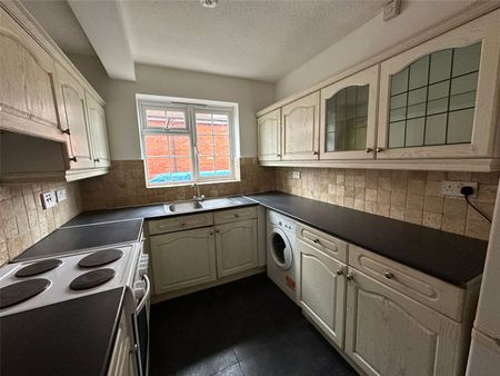 Connaught Road, Fleet, Hampshire, GU51 - Photo 4