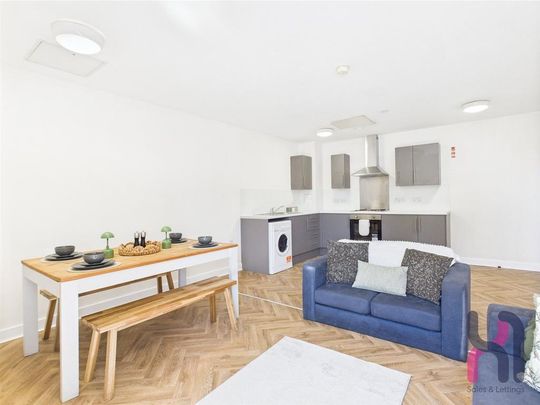 5 bedroom flat to rent - Photo 1