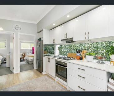 Modern granny flat in a quiet location yet handy to local shops and... - Photo 1