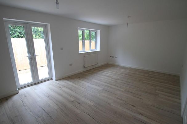 1 bedroom semi-detached bungalow to rent - Photo 1