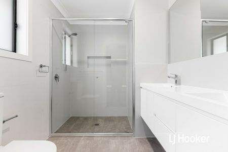 Stunning 4-Bedroom Home! - Photo 4