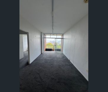 Fantastic two bedroom apartment with breathtaking city views - Photo 4