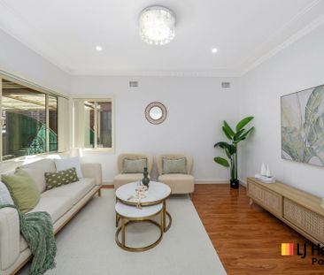 3-Bedroom Double Brick Home in Prime Location - Photo 5