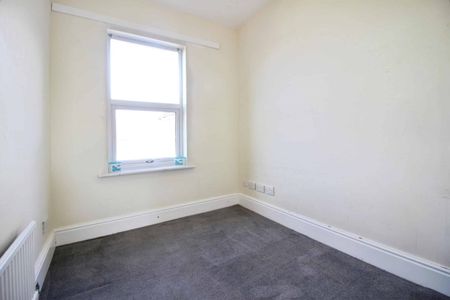 North Street, Swindon, Swindon, SN1 - Photo 5