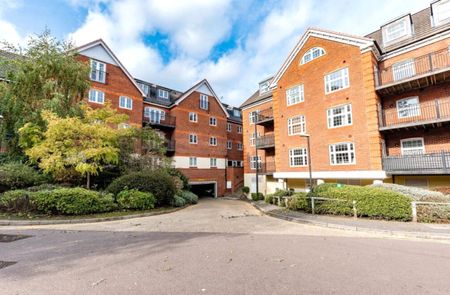 London Road, Camberley, Surrey, GU15 - Photo 2