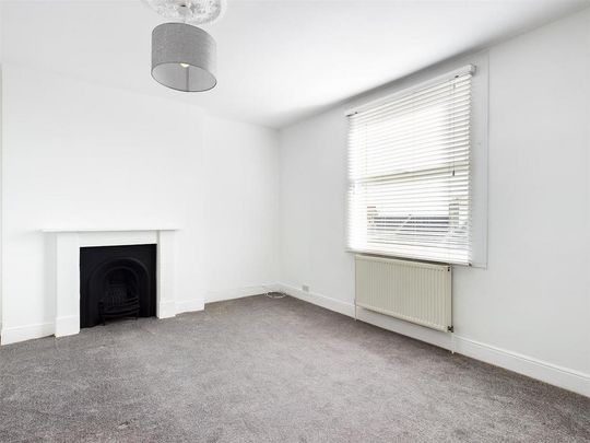 3 bedroom flat to rent - Photo 1