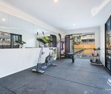 Spacious 4-Bedroom Townhome with Quality Finishes - Photo 3