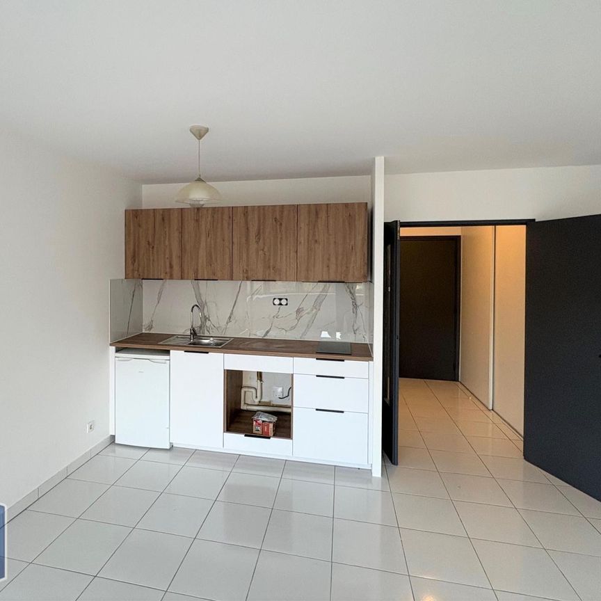 Location Appartement 1 pièce 37m² MARSEILLE 8ème - Photo 1