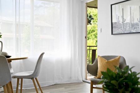 SLEEK, CONVIENIENT & CLOSE TO EVERYTHING! - Photo 4