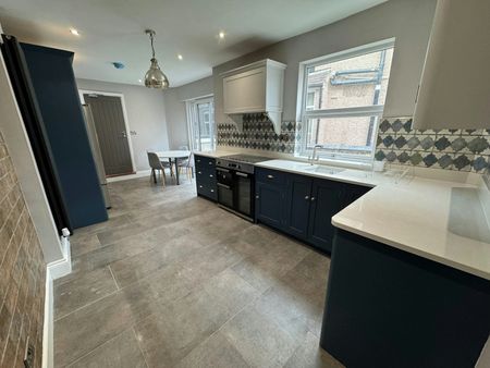 Flat to rent on - Photo 3