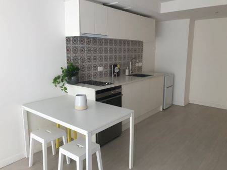 Modern Minimalist - Photo 2