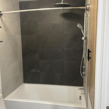À louer : Magnifique 3 1/2 entièrement rénové ! - Photo 4