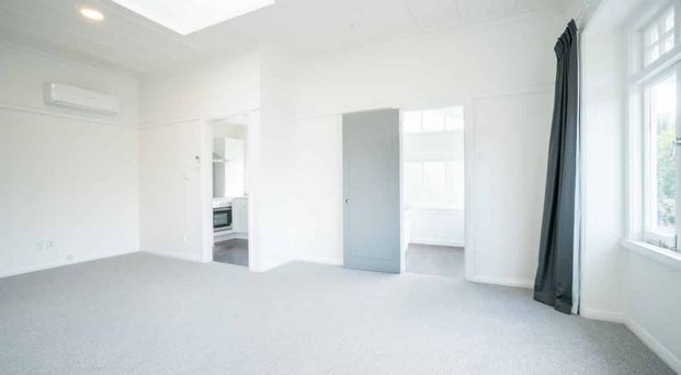 One bedroom, fantastic location! - Photo 1