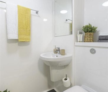 1 bedroom in a flat share to rent - Photo 4