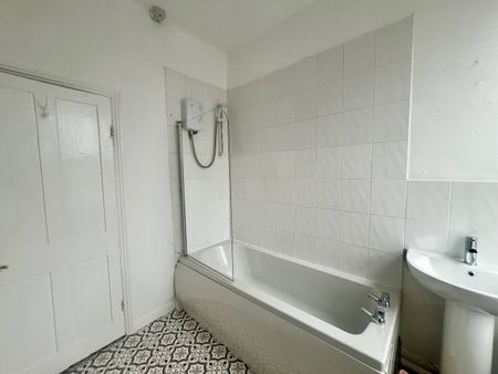 2 Bed Terraced House, Arksey Terrace, LS12 - Photo 2