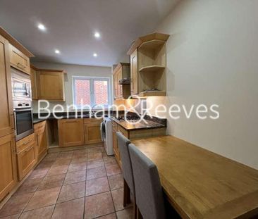 Eastbury Avenue, Northwood, HA6 - Photo 4