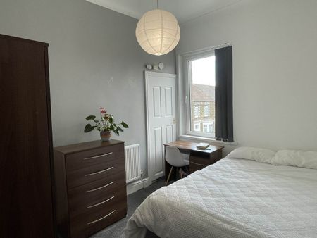 5 bed house to rent in De Breos Street, DE BREOS STREET, SA2 - Photo 5