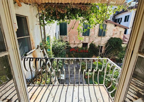 Appartamento non arredato, di ampia metratura, con 3 camere!