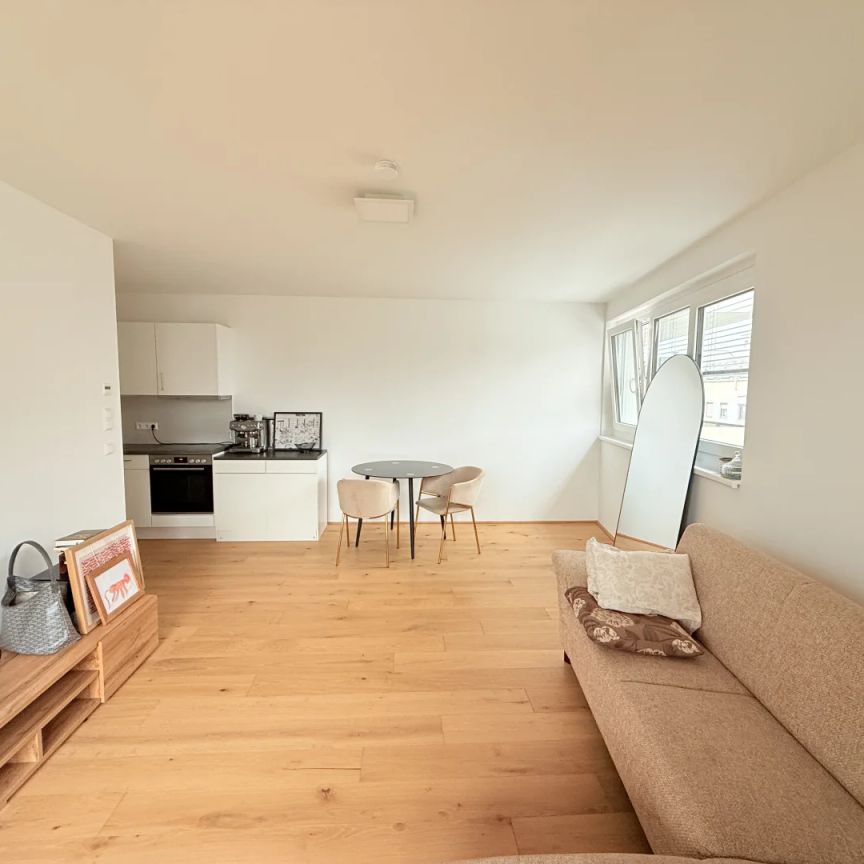 gut geschnittene 2-Zimmer Wohnung in Traumlage mit en—suite Badezimmer! ab 01.04. - Photo 1