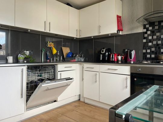 Room in a Shared House, Burnley Road, NW10 - Photo 1