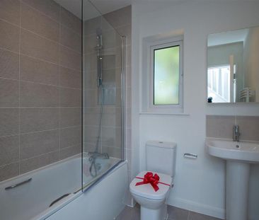 3 bedroom semi-detached house to rent - Photo 3